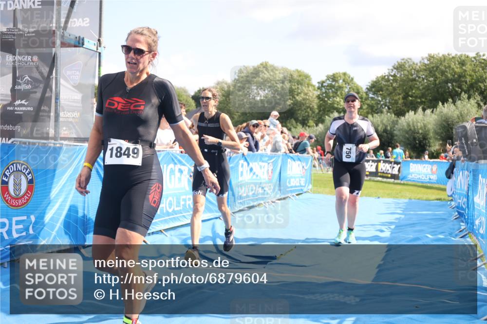 25.08.2024 - Elbe Triathlon Hamburg H.Heesch http://msf.ph/oto/6879604 25.08.2024 11:51:57 Ziel 750, 1577, 1581, 1849 meine-sportfotos.de