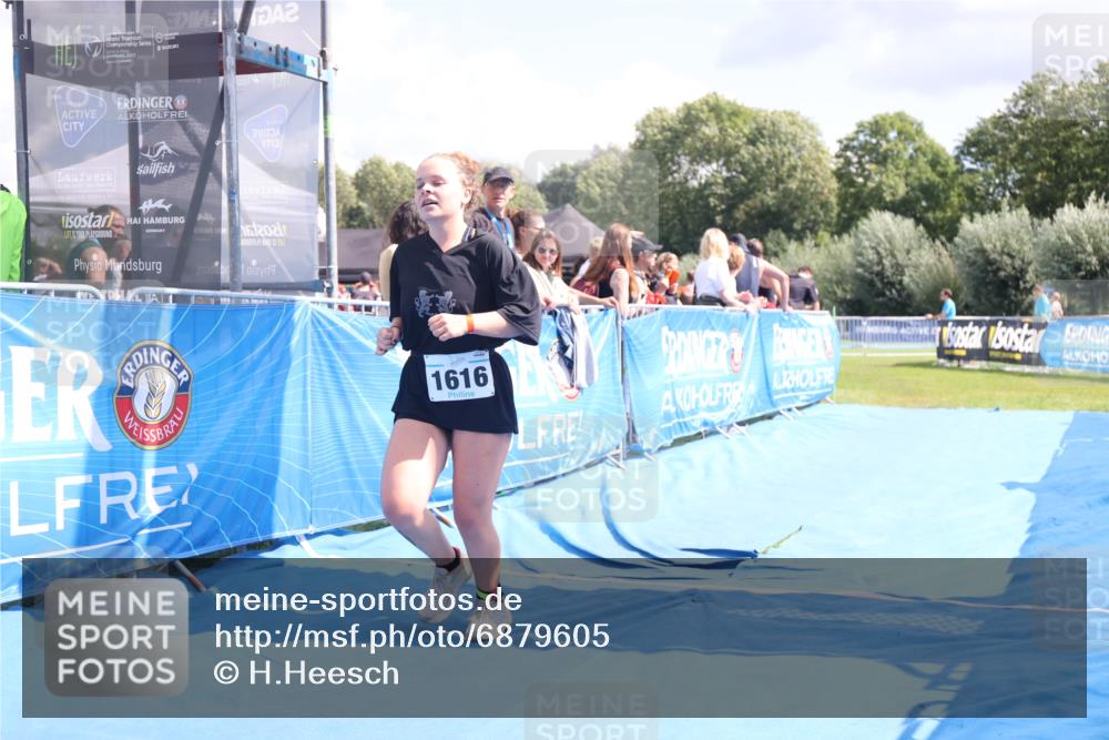 25.08.2024 - Elbe Triathlon Hamburg H.Heesch http://msf.ph/oto/6879605 25.08.2024 12:16:46 Ziel 1616 meine-sportfotos.de