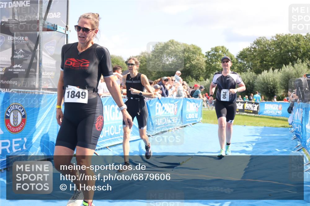 25.08.2024 - Elbe Triathlon Hamburg H.Heesch http://msf.ph/oto/6879606 25.08.2024 11:51:57 Ziel 750, 1577, 1581, 1849 meine-sportfotos.de