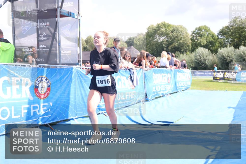 25.08.2024 - Elbe Triathlon Hamburg H.Heesch http://msf.ph/oto/6879608 25.08.2024 12:16:46 Ziel 1616 meine-sportfotos.de