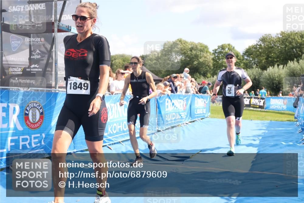 25.08.2024 - Elbe Triathlon Hamburg H.Heesch http://msf.ph/oto/6879609 25.08.2024 11:51:57 Ziel 750, 1577, 1581, 1849 meine-sportfotos.de