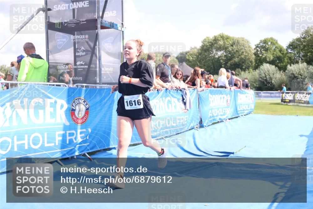 25.08.2024 - Elbe Triathlon Hamburg H.Heesch http://msf.ph/oto/6879612 25.08.2024 12:16:46 Ziel 1616 meine-sportfotos.de