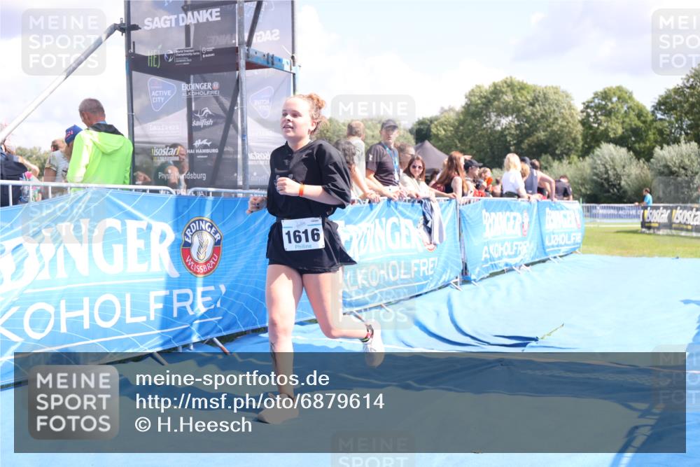 25.08.2024 - Elbe Triathlon Hamburg H.Heesch http://msf.ph/oto/6879614 25.08.2024 12:16:46 Ziel 1616 meine-sportfotos.de