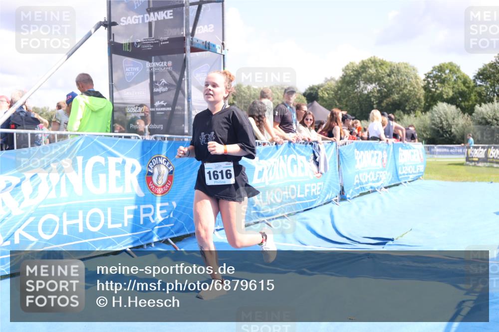 25.08.2024 - Elbe Triathlon Hamburg H.Heesch http://msf.ph/oto/6879615 25.08.2024 12:16:46 Ziel 1616 meine-sportfotos.de