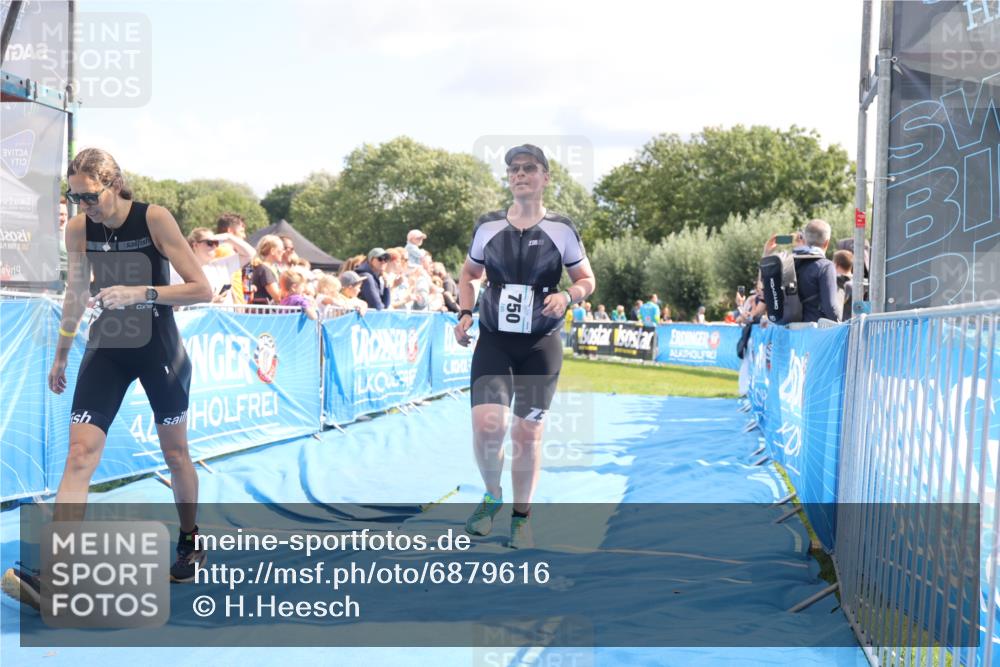 25.08.2024 - Elbe Triathlon Hamburg H.Heesch http://msf.ph/oto/6879616 25.08.2024 11:51:58 Ziel 750, 1577, 1581, 1849 meine-sportfotos.de