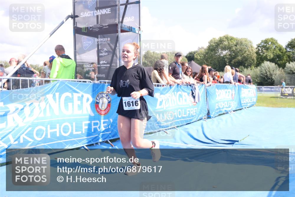 25.08.2024 - Elbe Triathlon Hamburg H.Heesch http://msf.ph/oto/6879617 25.08.2024 12:16:46 Ziel 1616 meine-sportfotos.de