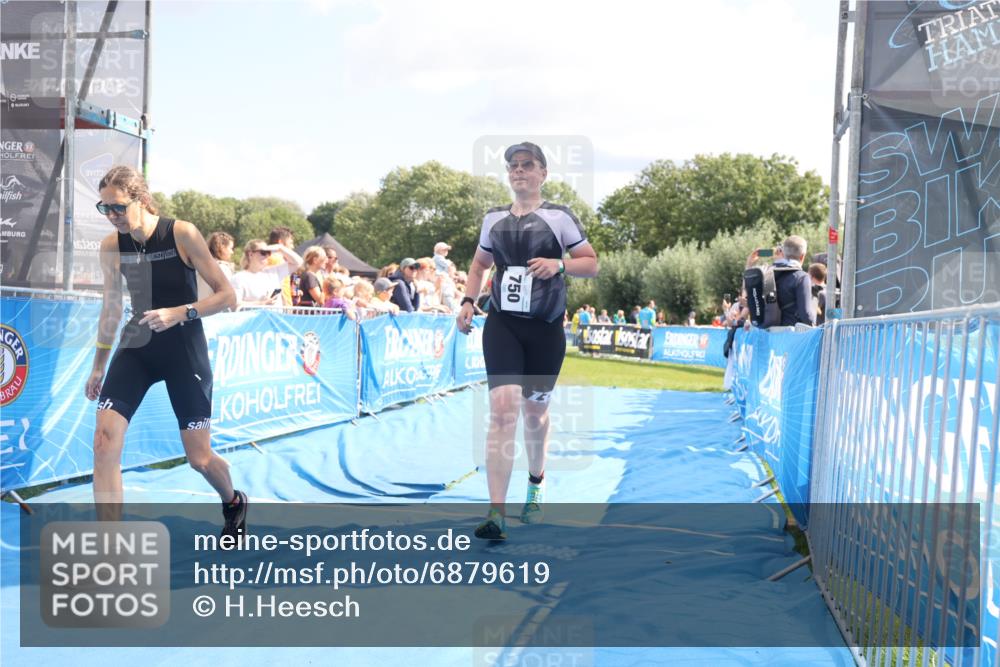 25.08.2024 - Elbe Triathlon Hamburg H.Heesch http://msf.ph/oto/6879619 25.08.2024 11:51:58 Ziel 750, 1577, 1581, 1849 meine-sportfotos.de