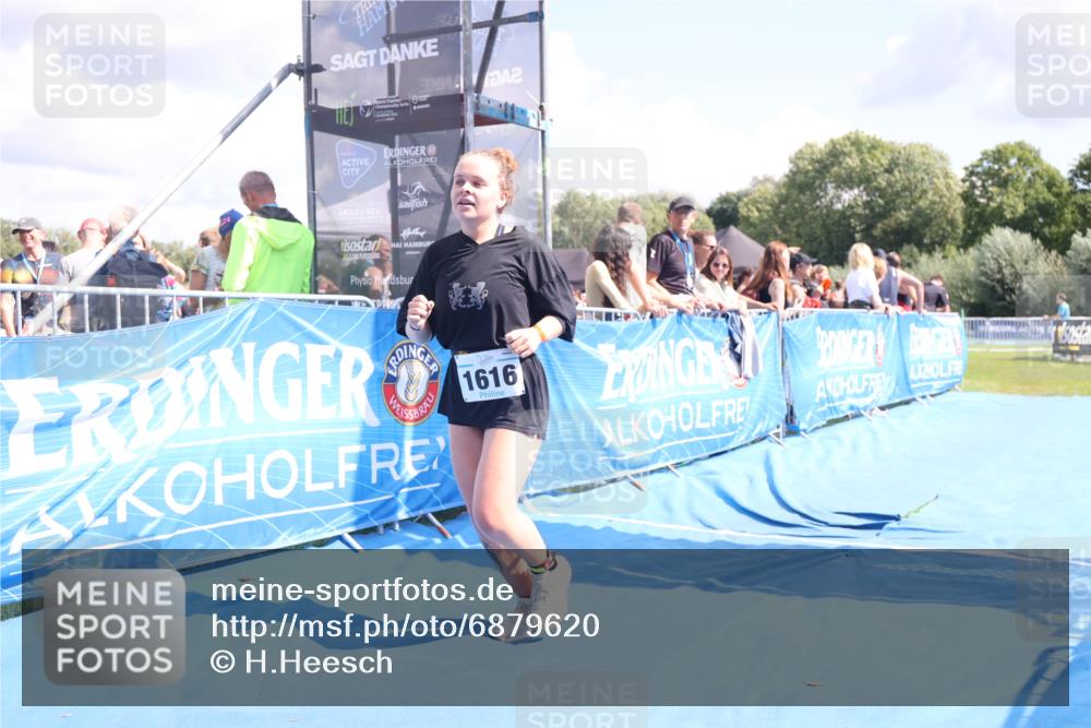 25.08.2024 - Elbe Triathlon Hamburg H.Heesch http://msf.ph/oto/6879620 25.08.2024 12:16:46 Ziel 1616 meine-sportfotos.de