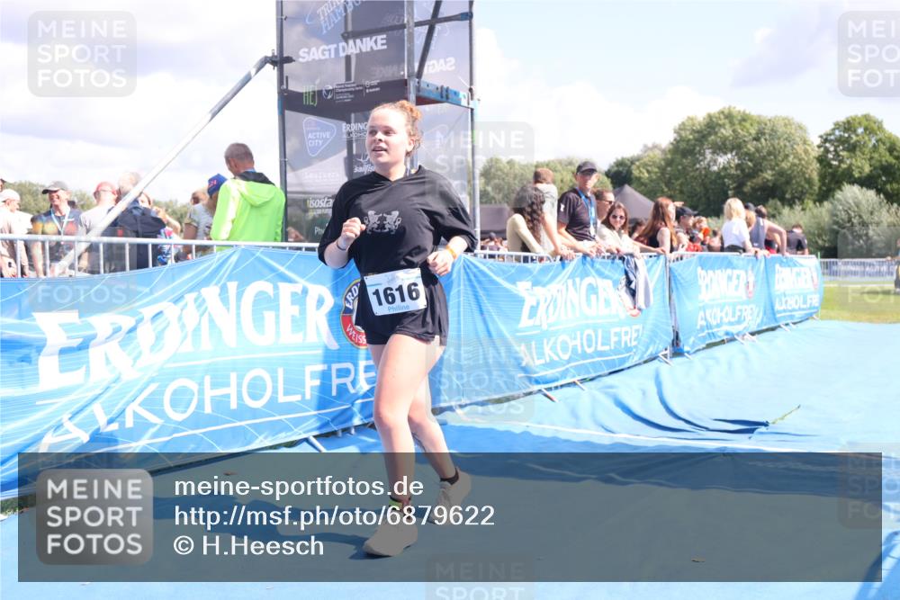 25.08.2024 - Elbe Triathlon Hamburg H.Heesch http://msf.ph/oto/6879622 25.08.2024 12:16:46 Ziel 1616 meine-sportfotos.de