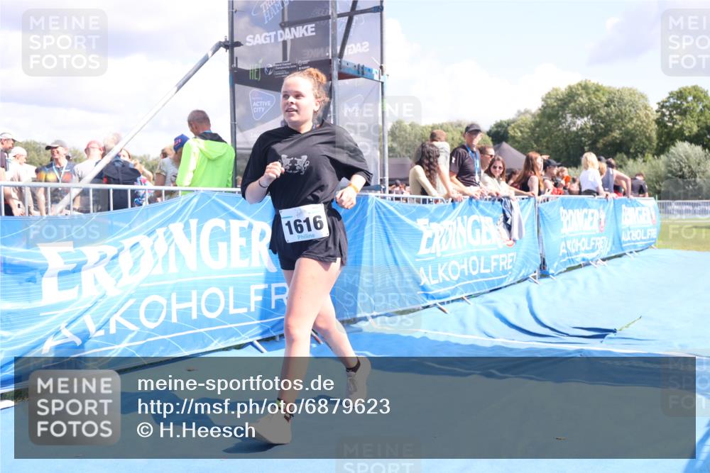 25.08.2024 - Elbe Triathlon Hamburg H.Heesch http://msf.ph/oto/6879623 25.08.2024 12:16:46 Ziel 1616 meine-sportfotos.de