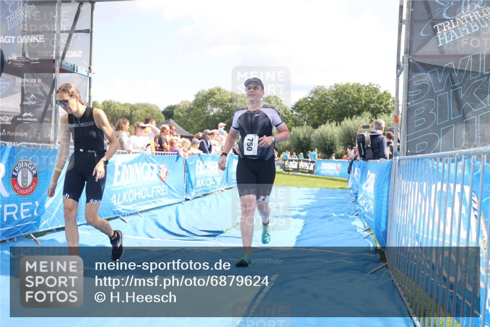 25.08.2024 - Elbe Triathlon Hamburg H.Heesch http://msf.ph/oto/6879624 25.08.2024 11:51:58 Ziel 750, 1577, 1581, 1849 meine-sportfotos.de