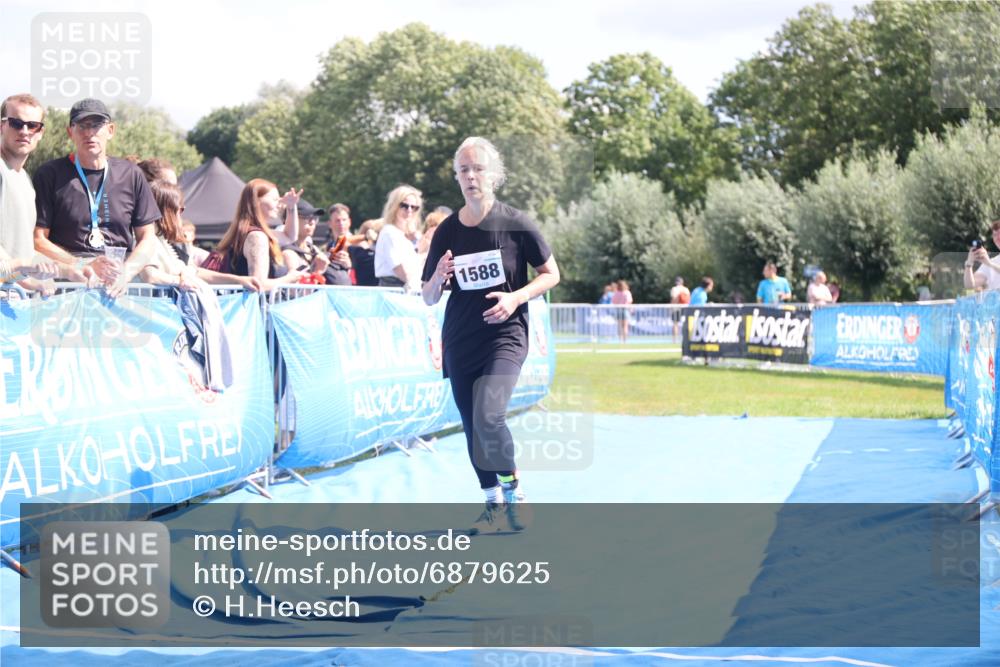 25.08.2024 - Elbe Triathlon Hamburg H.Heesch http://msf.ph/oto/6879625 25.08.2024 12:17:14 Ziel 1588 meine-sportfotos.de