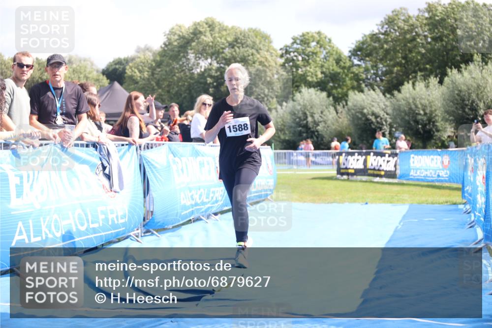25.08.2024 - Elbe Triathlon Hamburg H.Heesch http://msf.ph/oto/6879627 25.08.2024 12:17:14 Ziel 1588 meine-sportfotos.de