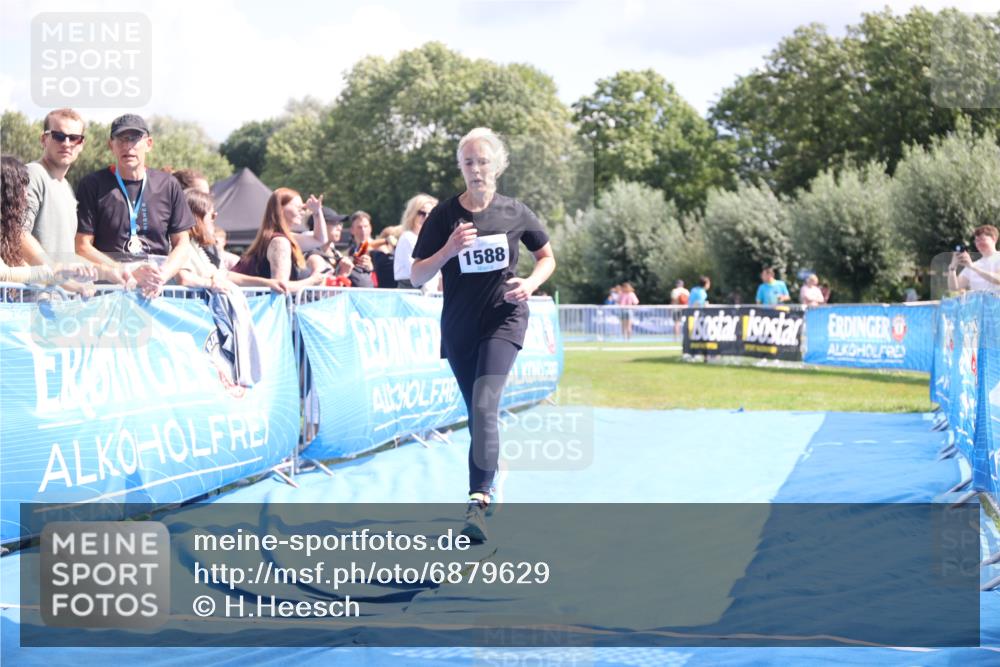 25.08.2024 - Elbe Triathlon Hamburg H.Heesch http://msf.ph/oto/6879629 25.08.2024 12:17:14 Ziel 1588 meine-sportfotos.de
