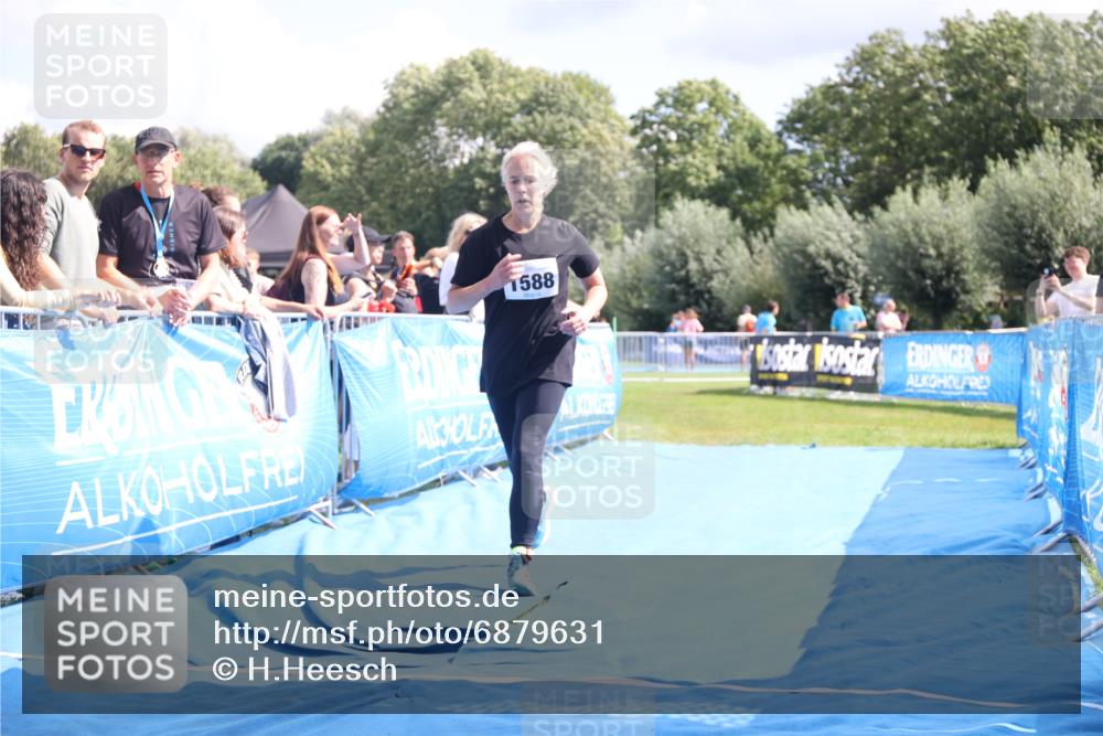 25.08.2024 - Elbe Triathlon Hamburg H.Heesch http://msf.ph/oto/6879631 25.08.2024 12:17:14 Ziel 1588 meine-sportfotos.de