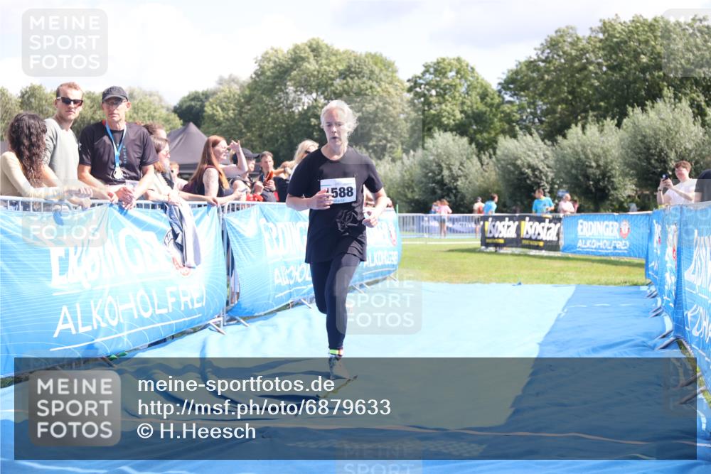 25.08.2024 - Elbe Triathlon Hamburg H.Heesch http://msf.ph/oto/6879633 25.08.2024 12:17:14 Ziel 1588 meine-sportfotos.de