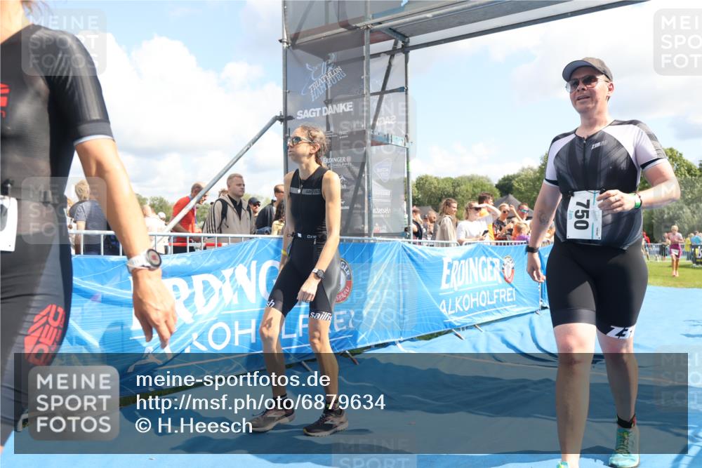 25.08.2024 - Elbe Triathlon Hamburg H.Heesch http://msf.ph/oto/6879634 25.08.2024 11:51:59 Ziel 750, 1577, 1581, 1849 meine-sportfotos.de