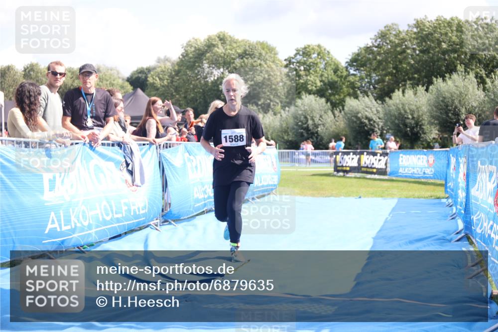 25.08.2024 - Elbe Triathlon Hamburg H.Heesch http://msf.ph/oto/6879635 25.08.2024 12:17:14 Ziel 1588 meine-sportfotos.de