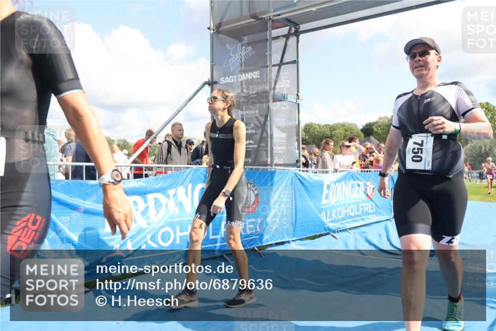 25.08.2024 - Elbe Triathlon Hamburg H.Heesch http://msf.ph/oto/6879636 25.08.2024 11:51:59 Ziel 750, 1577, 1581, 1849 meine-sportfotos.de