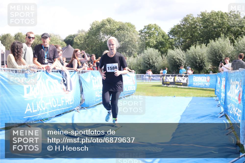 25.08.2024 - Elbe Triathlon Hamburg H.Heesch http://msf.ph/oto/6879637 25.08.2024 12:17:14 Ziel 1588 meine-sportfotos.de