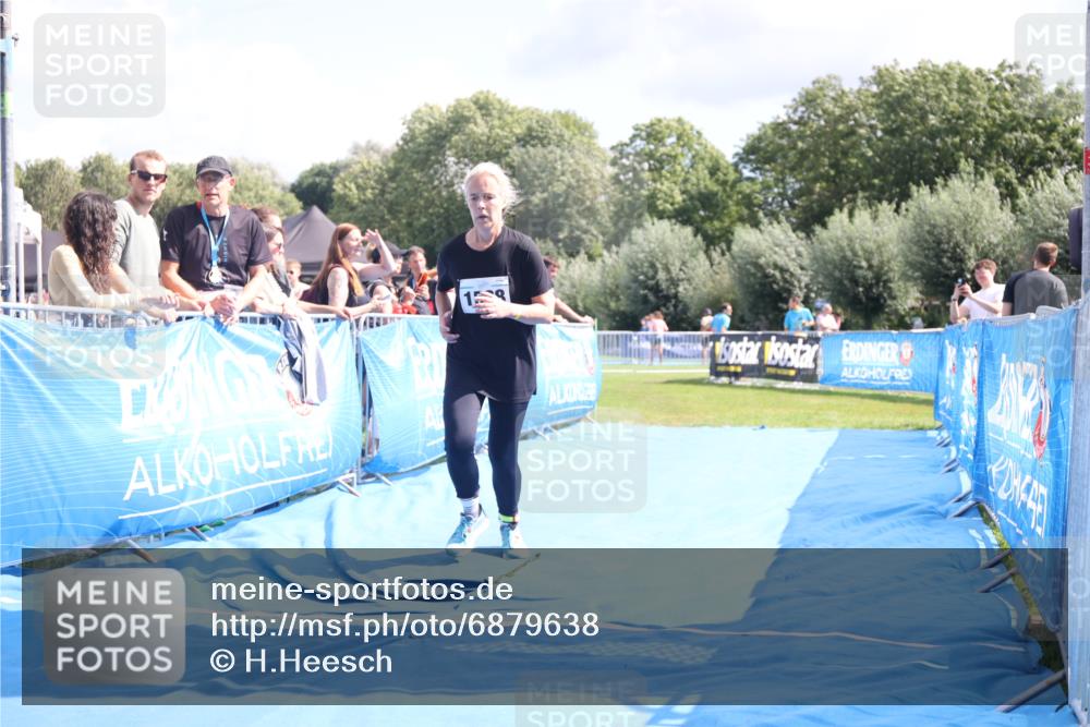 25.08.2024 - Elbe Triathlon Hamburg H.Heesch http://msf.ph/oto/6879638 25.08.2024 12:17:14 Ziel 1588 meine-sportfotos.de