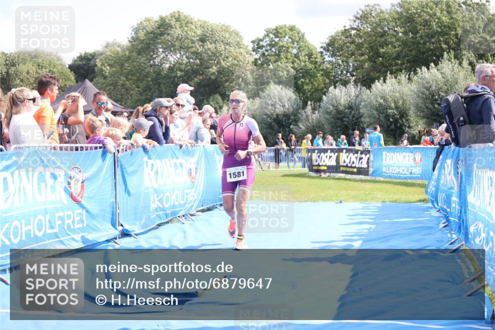 25.08.2024 - Elbe Triathlon Hamburg H.Heesch http://msf.ph/oto/6879647 25.08.2024 11:52:03 Ziel 750, 1577, 1581, 1849 meine-sportfotos.de