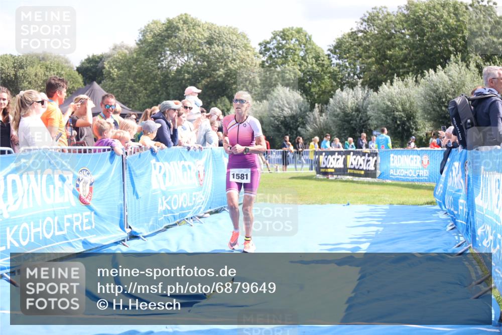25.08.2024 - Elbe Triathlon Hamburg H.Heesch http://msf.ph/oto/6879649 25.08.2024 11:52:03 Ziel 750, 1577, 1581, 1849 meine-sportfotos.de
