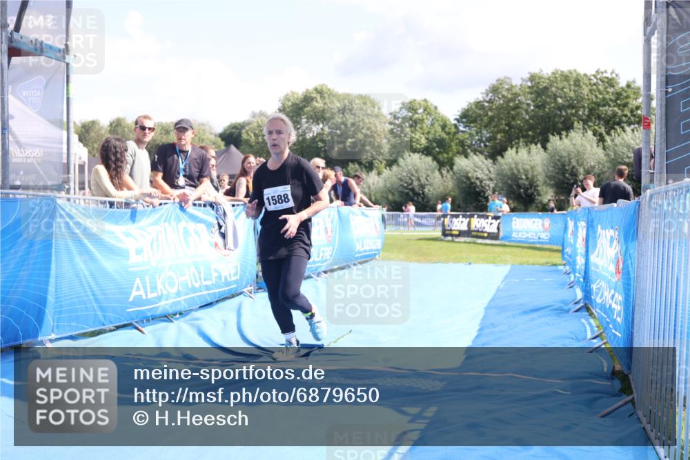 25.08.2024 - Elbe Triathlon Hamburg H.Heesch http://msf.ph/oto/6879650 25.08.2024 12:17:15 Ziel 1588 meine-sportfotos.de