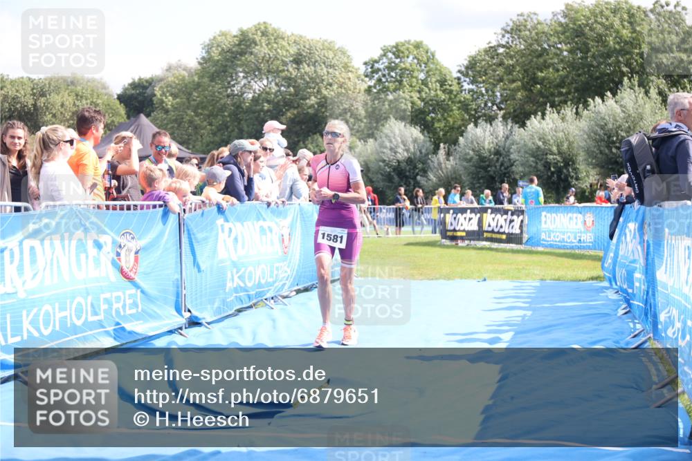 25.08.2024 - Elbe Triathlon Hamburg H.Heesch http://msf.ph/oto/6879651 25.08.2024 11:52:03 Ziel 750, 1577, 1581, 1849 meine-sportfotos.de