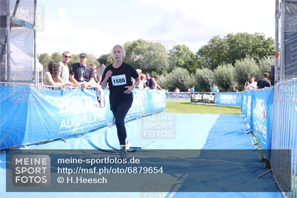 25.08.2024 - Elbe Triathlon Hamburg H.Heesch http://msf.ph/oto/6879654 25.08.2024 12:17:15 Ziel 1588 meine-sportfotos.de