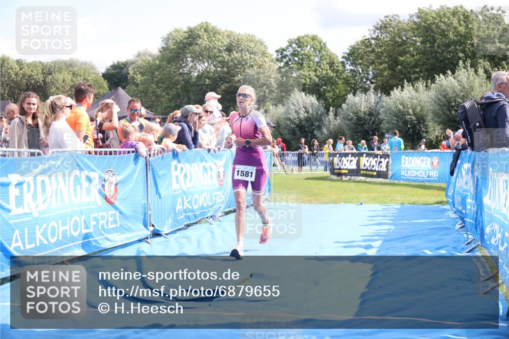 25.08.2024 - Elbe Triathlon Hamburg H.Heesch http://msf.ph/oto/6879655 25.08.2024 11:52:03 Ziel 750, 1577, 1581, 1849 meine-sportfotos.de