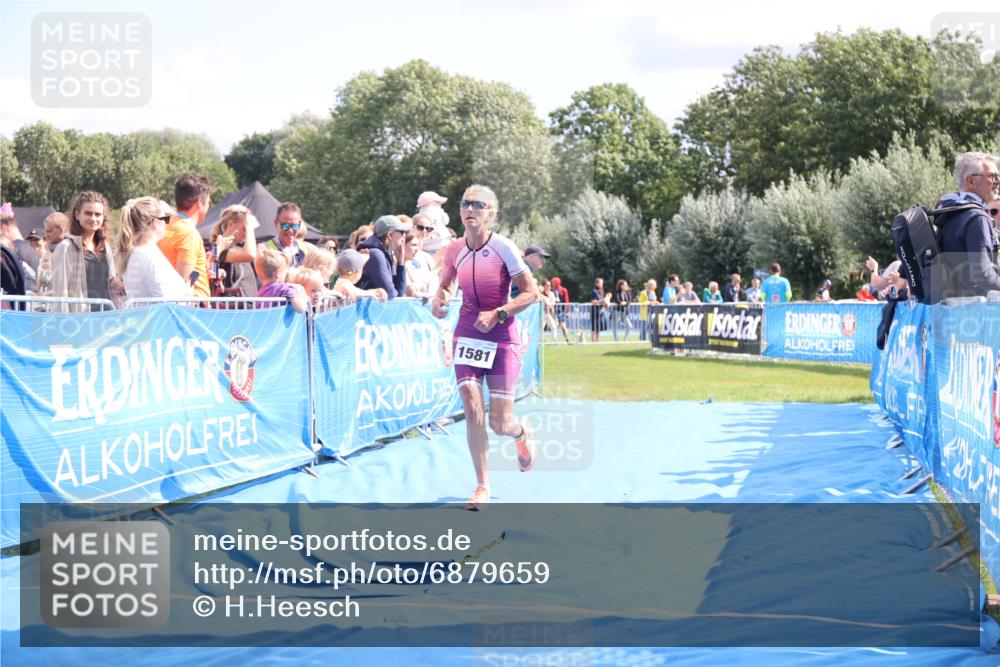 25.08.2024 - Elbe Triathlon Hamburg H.Heesch http://msf.ph/oto/6879659 25.08.2024 11:52:03 Ziel 750, 1577, 1581, 1849 meine-sportfotos.de