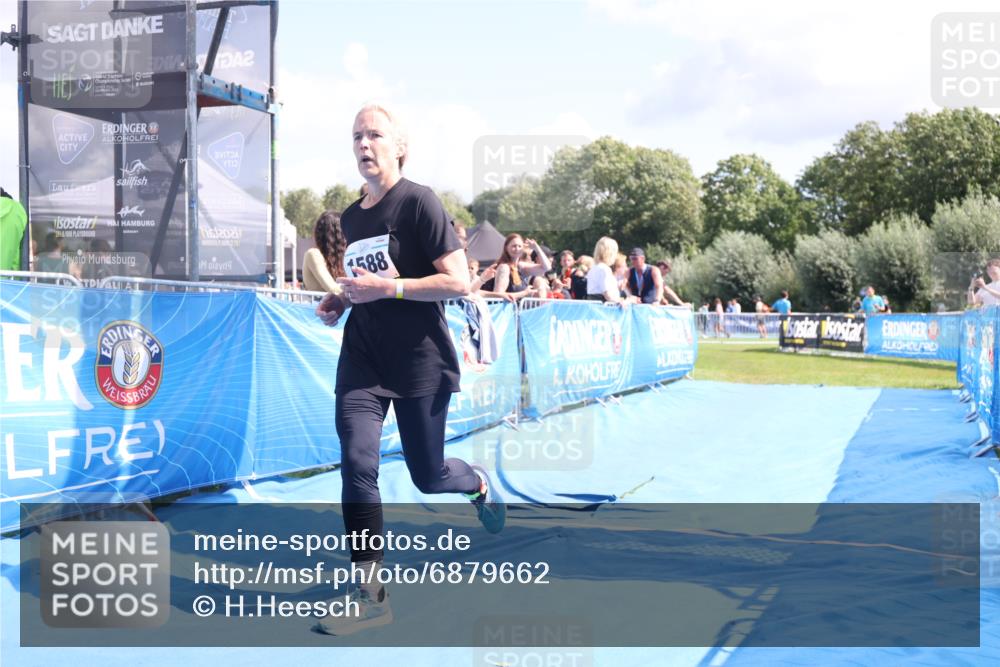 25.08.2024 - Elbe Triathlon Hamburg H.Heesch http://msf.ph/oto/6879662 25.08.2024 12:17:15 Ziel 1588 meine-sportfotos.de