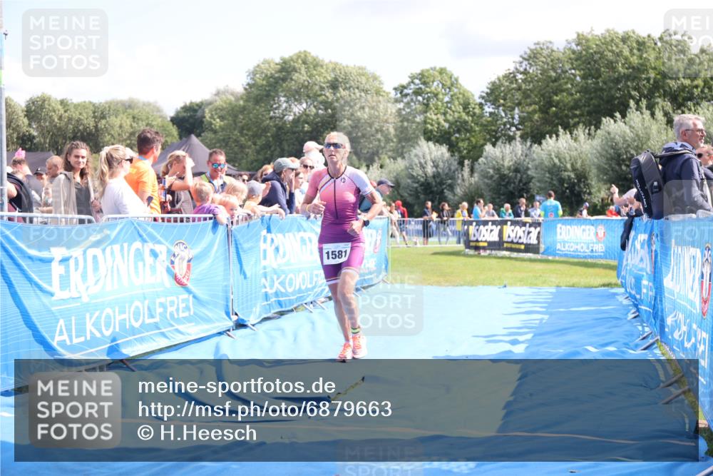 25.08.2024 - Elbe Triathlon Hamburg H.Heesch http://msf.ph/oto/6879663 25.08.2024 11:52:03 Ziel 750, 1577, 1581, 1849 meine-sportfotos.de