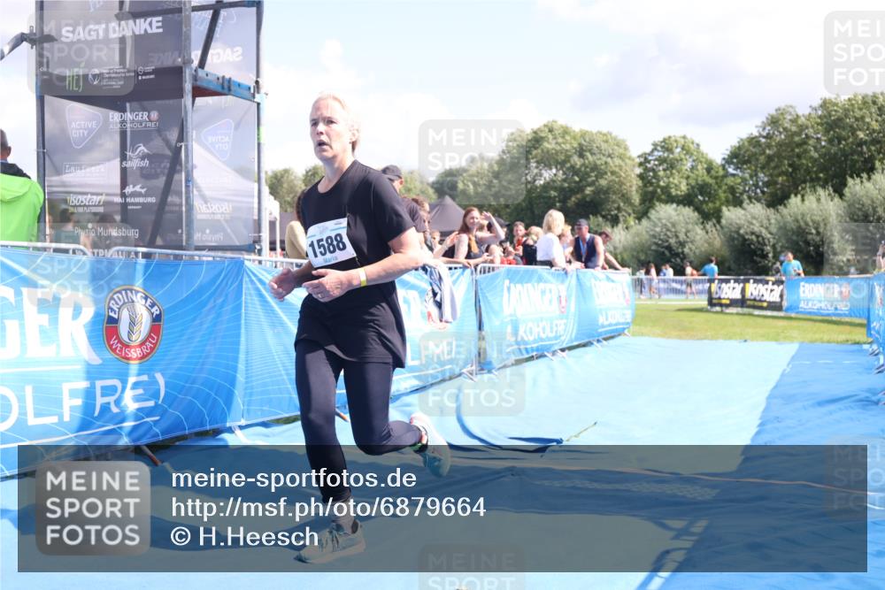 25.08.2024 - Elbe Triathlon Hamburg H.Heesch http://msf.ph/oto/6879664 25.08.2024 12:17:15 Ziel 1588 meine-sportfotos.de