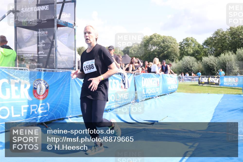 25.08.2024 - Elbe Triathlon Hamburg H.Heesch http://msf.ph/oto/6879665 25.08.2024 12:17:15 Ziel 1588 meine-sportfotos.de