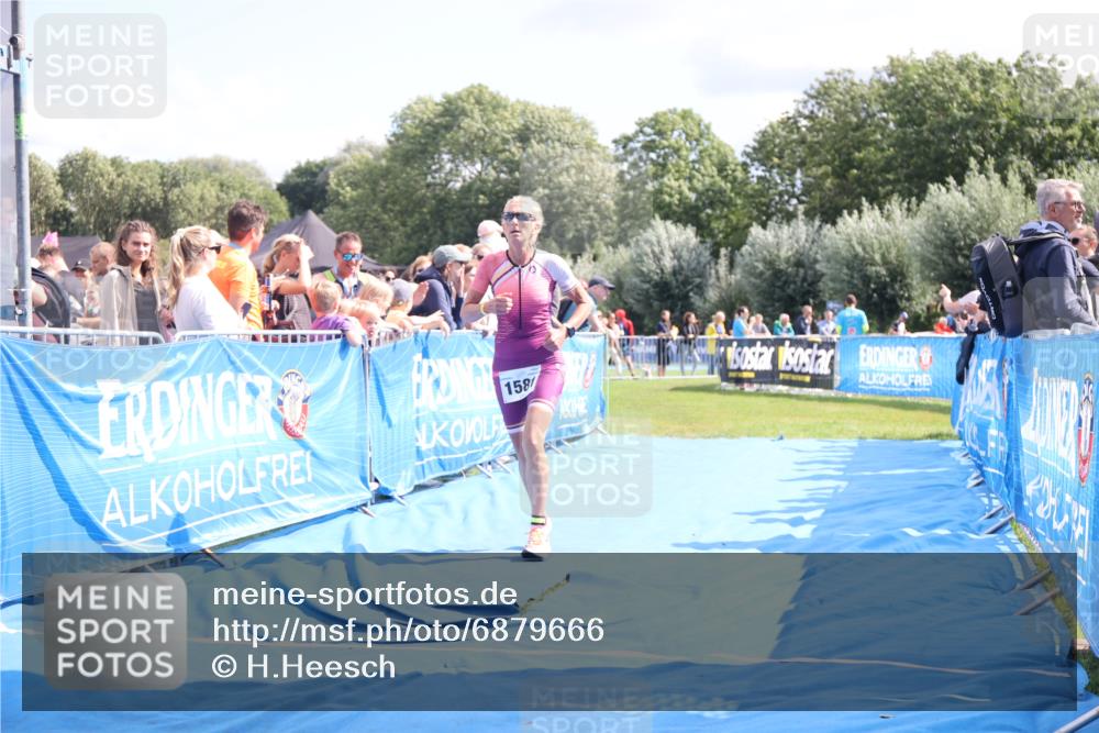 25.08.2024 - Elbe Triathlon Hamburg H.Heesch http://msf.ph/oto/6879666 25.08.2024 11:52:03 Ziel 750, 1577, 1581, 1849 meine-sportfotos.de