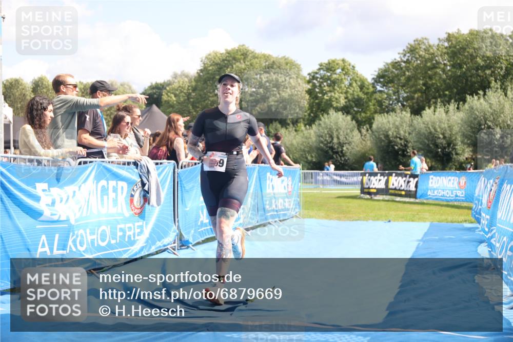 25.08.2024 - Elbe Triathlon Hamburg H.Heesch http://msf.ph/oto/6879669 25.08.2024 12:17:25 Ziel 1669 meine-sportfotos.de