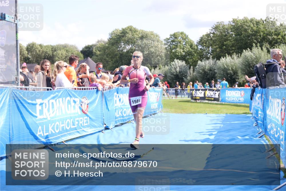 25.08.2024 - Elbe Triathlon Hamburg H.Heesch http://msf.ph/oto/6879670 25.08.2024 11:52:03 Ziel 750, 1577, 1581, 1849 meine-sportfotos.de