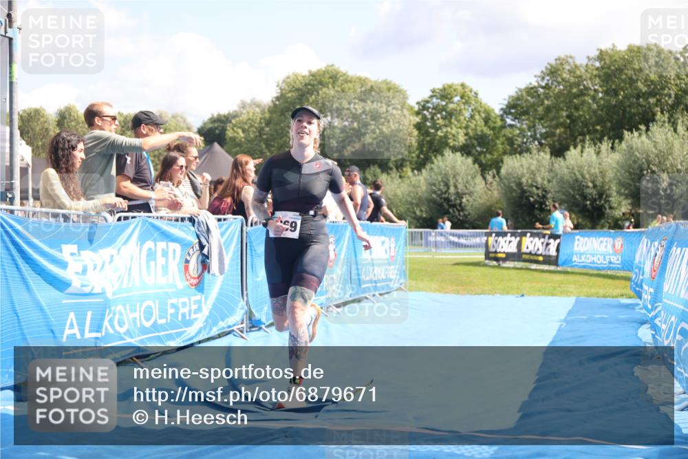 25.08.2024 - Elbe Triathlon Hamburg H.Heesch http://msf.ph/oto/6879671 25.08.2024 12:17:25 Ziel 1669 meine-sportfotos.de