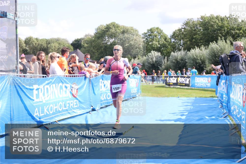 25.08.2024 - Elbe Triathlon Hamburg H.Heesch http://msf.ph/oto/6879672 25.08.2024 11:52:03 Ziel 750, 1577, 1581, 1849 meine-sportfotos.de