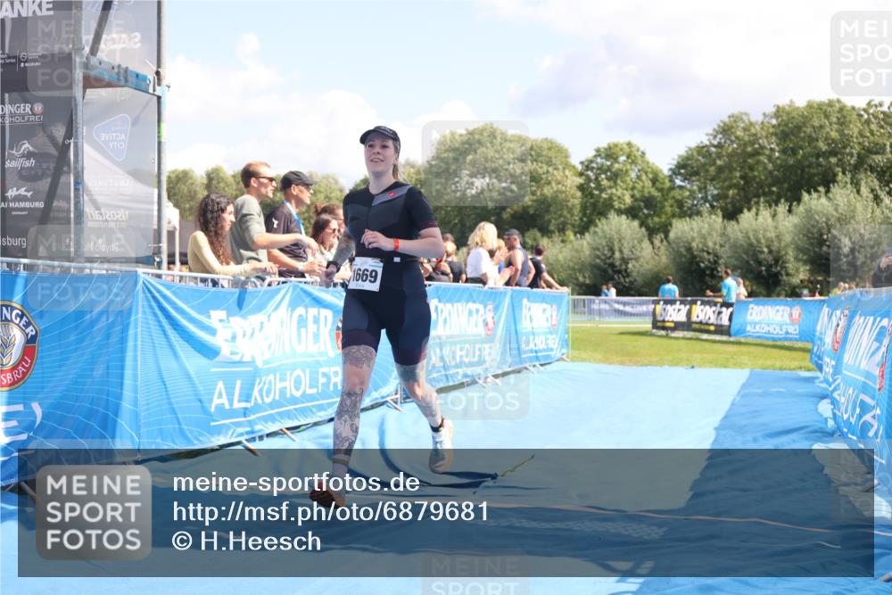 25.08.2024 - Elbe Triathlon Hamburg H.Heesch http://msf.ph/oto/6879681 25.08.2024 12:17:26 Ziel 1669 meine-sportfotos.de