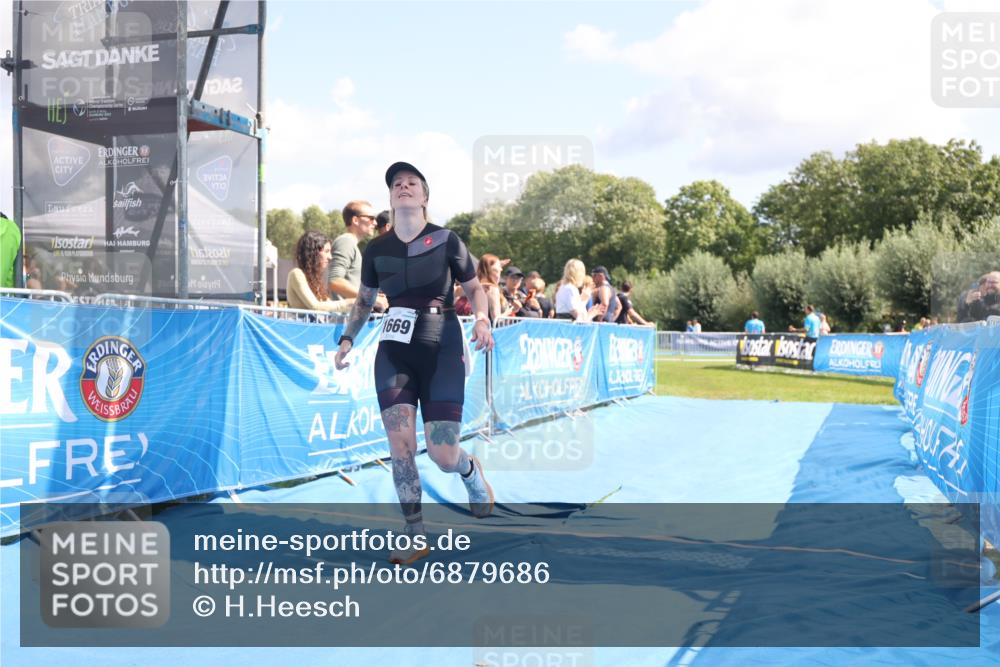 25.08.2024 - Elbe Triathlon Hamburg H.Heesch http://msf.ph/oto/6879686 25.08.2024 12:17:26 Ziel 1669 meine-sportfotos.de