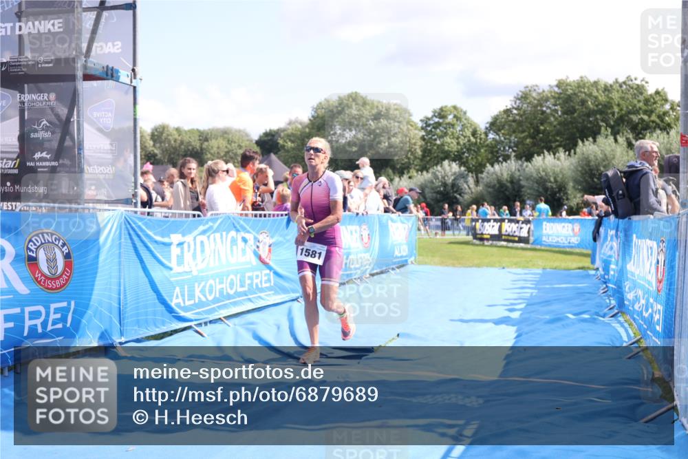 25.08.2024 - Elbe Triathlon Hamburg H.Heesch http://msf.ph/oto/6879689 25.08.2024 11:52:04 Ziel 750, 1577, 1581 meine-sportfotos.de