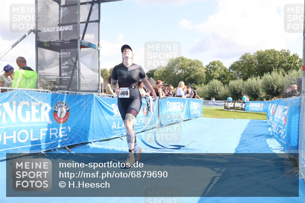 25.08.2024 - Elbe Triathlon Hamburg H.Heesch http://msf.ph/oto/6879690 25.08.2024 12:17:26 Ziel 1669 meine-sportfotos.de