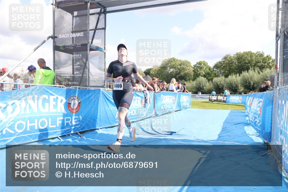 25.08.2024 - Elbe Triathlon Hamburg H.Heesch http://msf.ph/oto/6879691 25.08.2024 12:17:26 Ziel 1669 meine-sportfotos.de