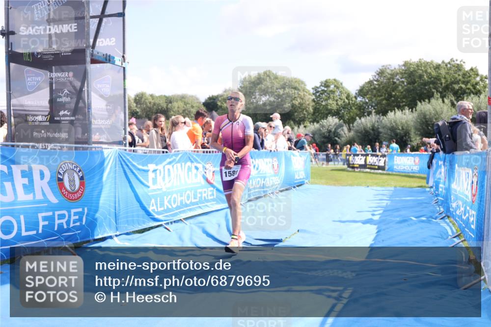 25.08.2024 - Elbe Triathlon Hamburg H.Heesch http://msf.ph/oto/6879695 25.08.2024 11:52:04 Ziel 750, 1577, 1581 meine-sportfotos.de