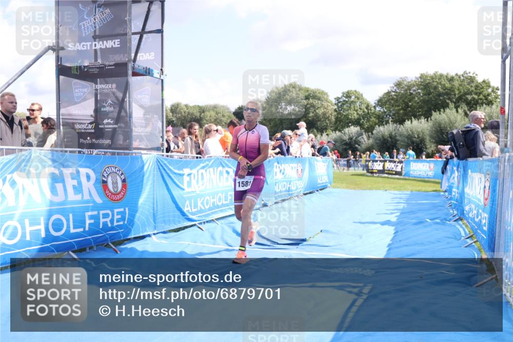 25.08.2024 - Elbe Triathlon Hamburg H.Heesch http://msf.ph/oto/6879701 25.08.2024 11:52:04 Ziel 750, 1577, 1581 meine-sportfotos.de