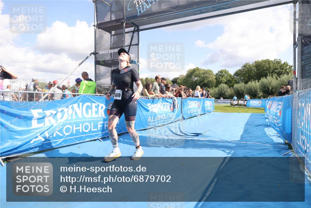 25.08.2024 - Elbe Triathlon Hamburg H.Heesch http://msf.ph/oto/6879702 25.08.2024 12:17:26 Ziel 1669 meine-sportfotos.de