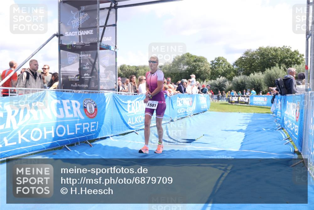 25.08.2024 - Elbe Triathlon Hamburg H.Heesch http://msf.ph/oto/6879709 25.08.2024 11:52:04 Ziel 750, 1577, 1581 meine-sportfotos.de